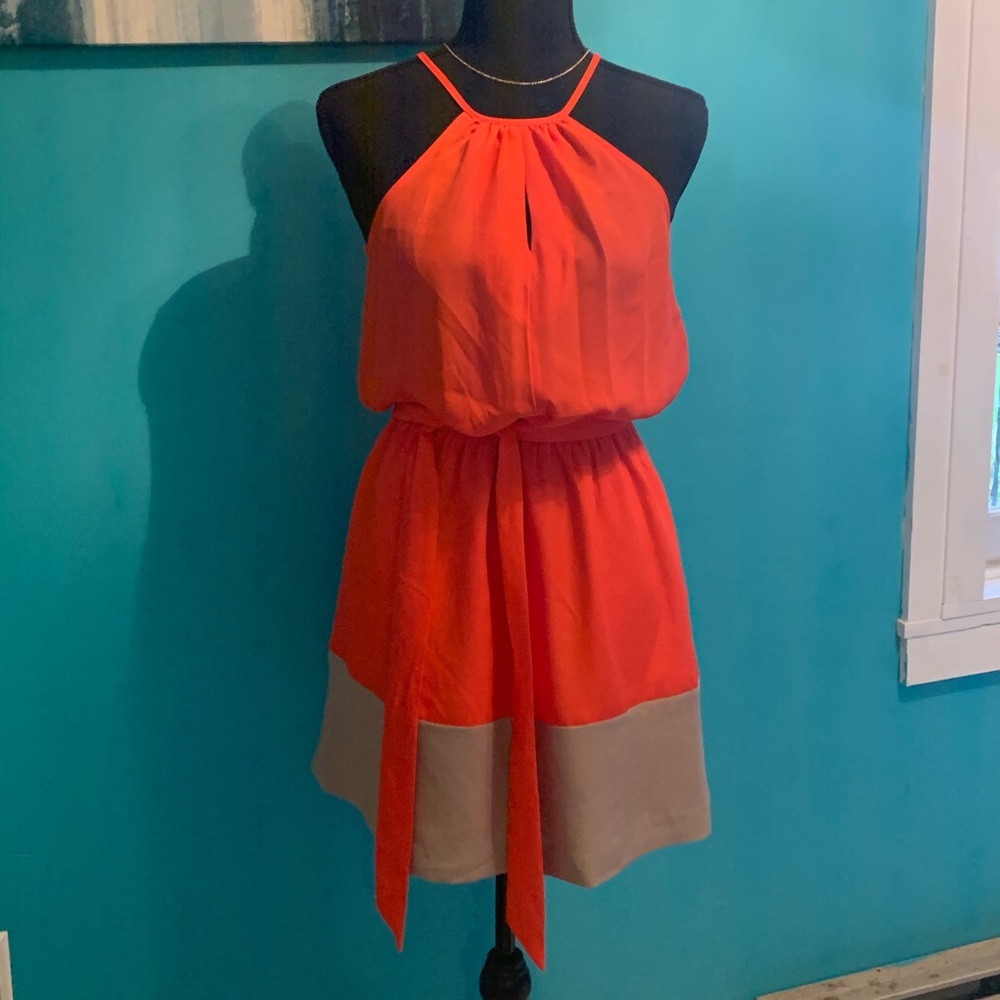 🔥4/$20 Peach and tan Express dress